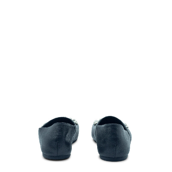 Square closed black slipper