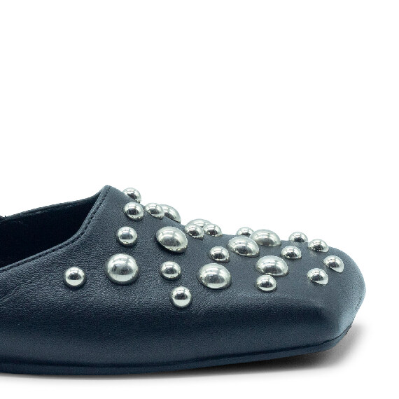 Square closed black slipper